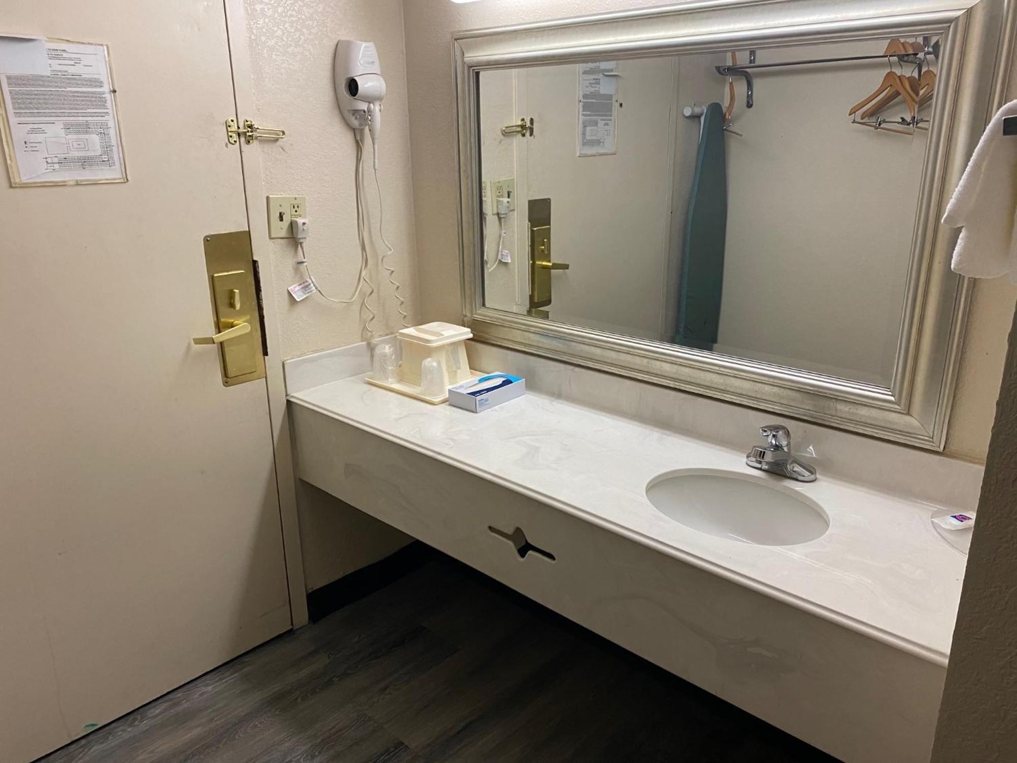 Motel 6 Rochester - Airport ภายนอก รูปภาพ